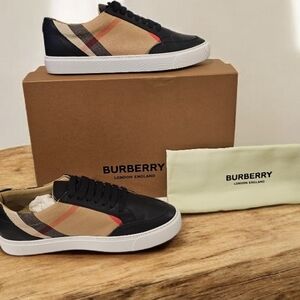 NIB Burberry Women's A:LF New Salmon Low Top Sneakers -- Size 7.5